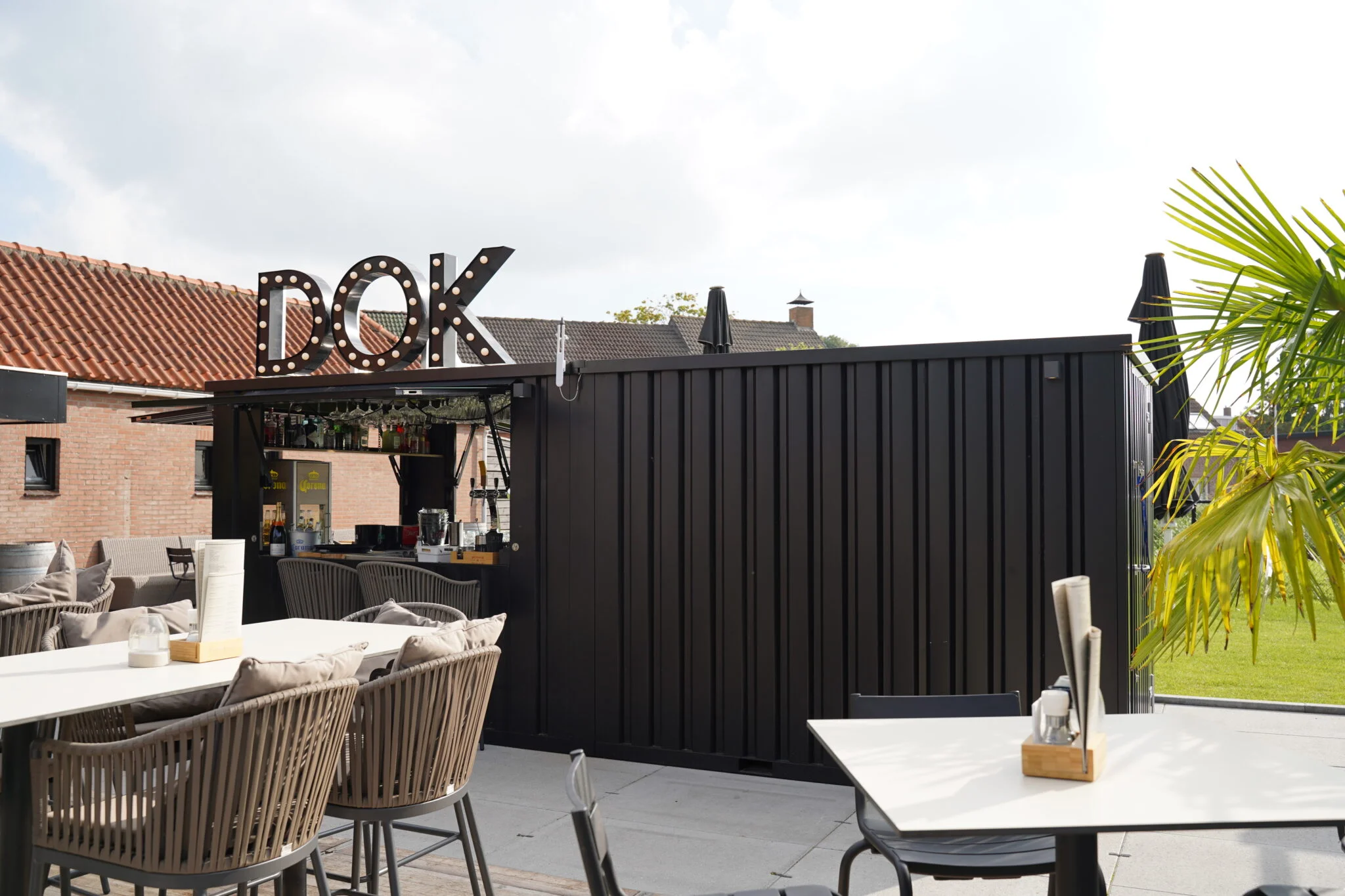 Conteneur Bar Démontable 6×2m XL Bleu RAL5015 – Image 4